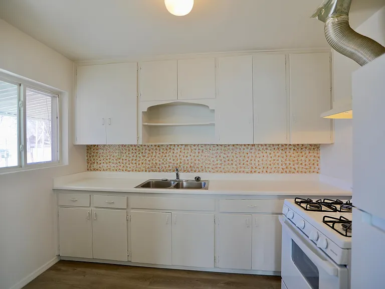 9018 Claremont Ave NE — Photo 8