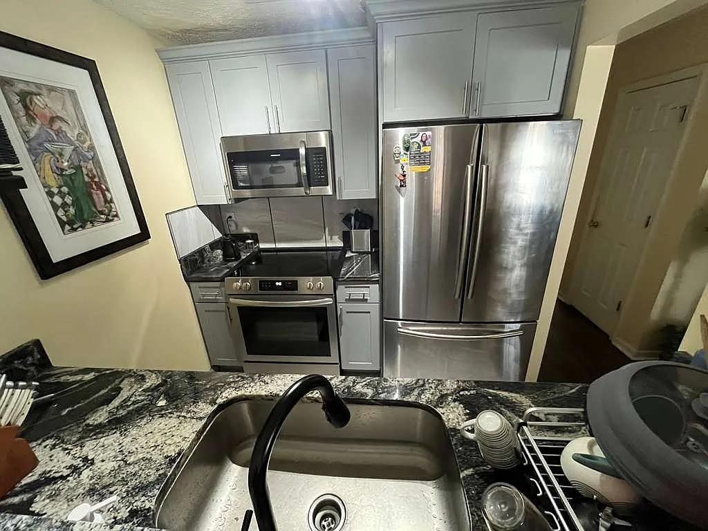 3 bed, 2.5 bath, 1212 sqft, $2,600 — Photo 2
