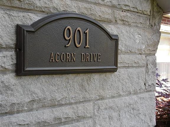 3rd image of 901 Acorn Dr