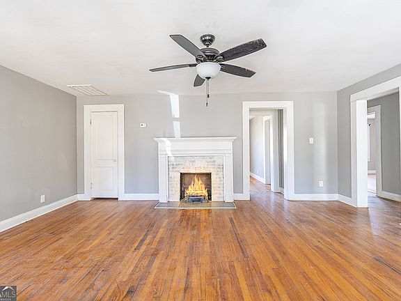 4th image of 180 Bennett St