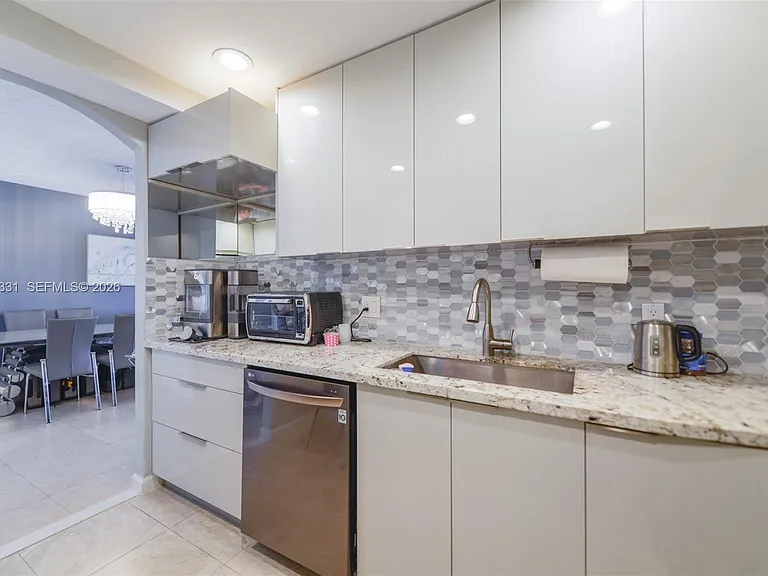 1950 S Ocean Dr #20D — Photo 6