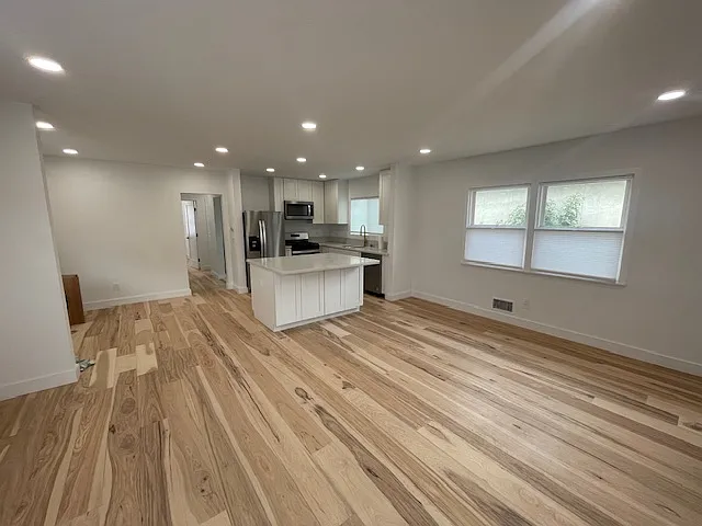 2 bed, 874 sqft, $5,000 — Photo 3