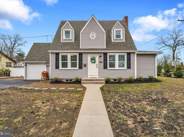 330 Hazel Ave, Delanco, NJ 08075