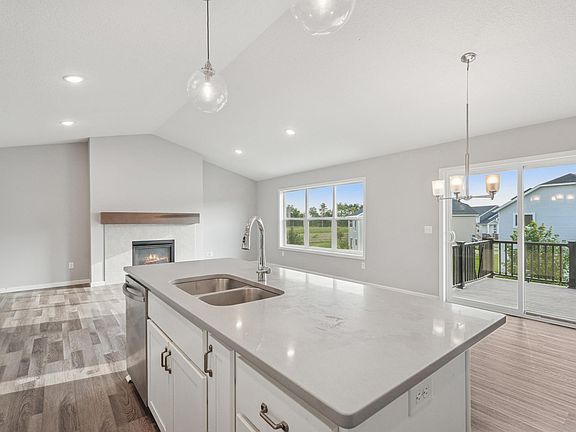 4th image of 10254 Greystone Cir S