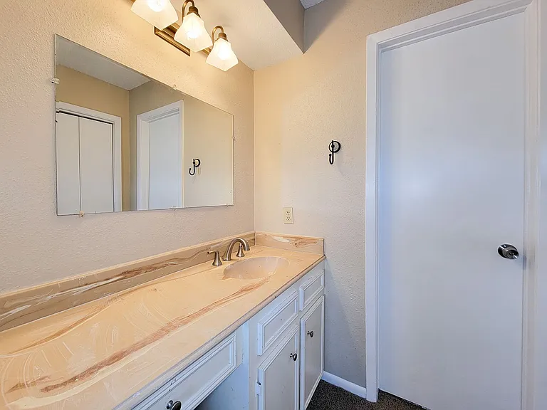 2710 Quail Creek Dr — Photo 21