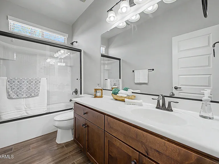 3413 N Loma Vis — Photo 13