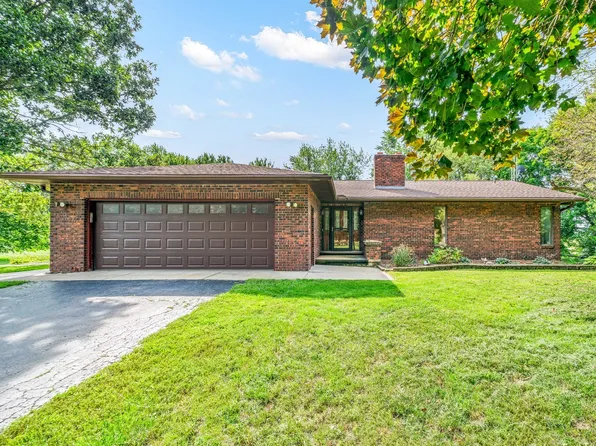 631 N 3859th Rd, Mendota, IL 61342
