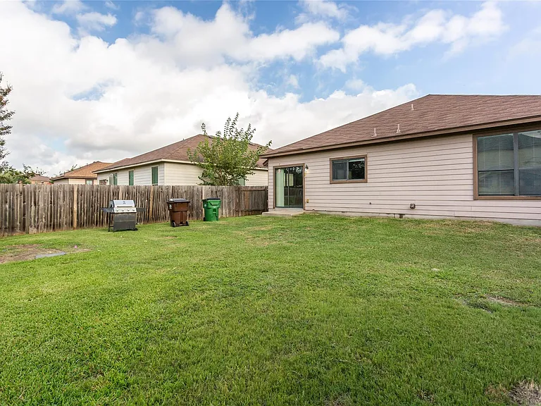 1752 Bayland St — Photo 23