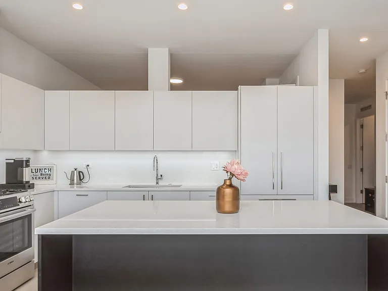 1701 W Webster Ave #608 — Photo 7