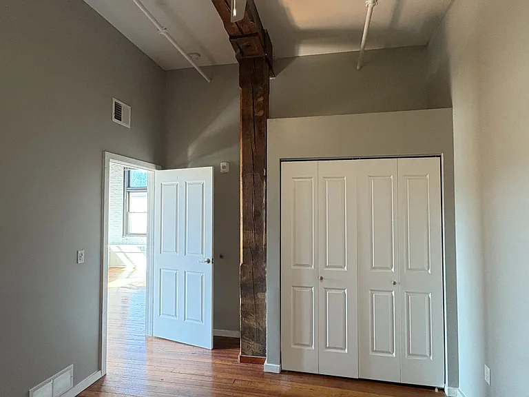 116 N 5th St #215 — Photo 9