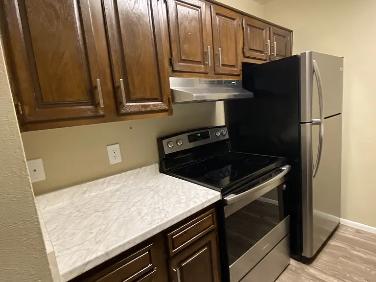 6800 Camden Ln — Photo 27