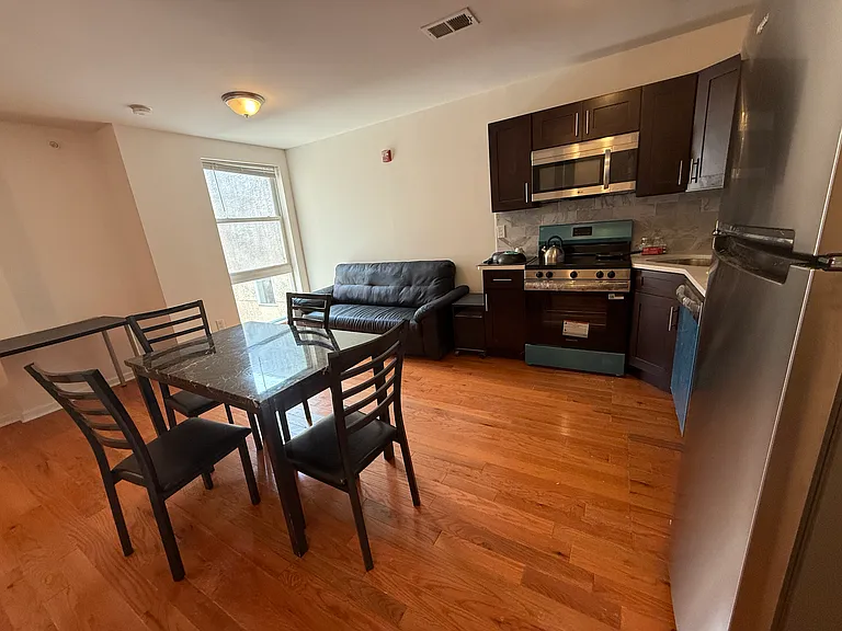 337 N 40th St #3 — Photo 3
