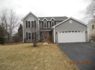 700 Waterford Ct, Lake Zurich, IL 60047