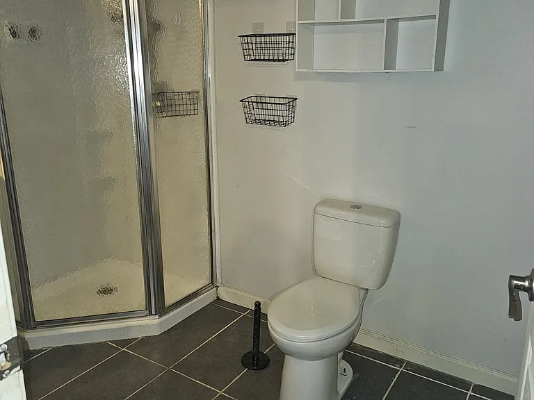 605 Loeb St — Photo 10