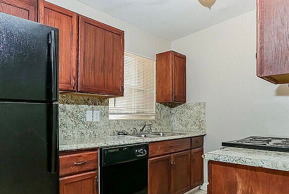 3rd image of 3800 Seacrest Blvd
