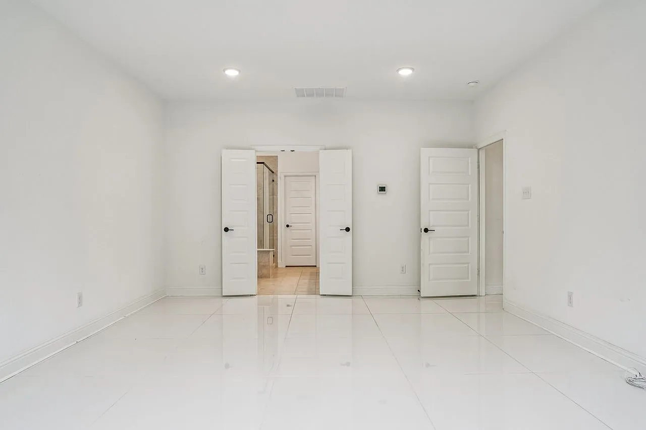 5 bed, 4.5 bath, 2536 sqft, $3,650 — Photo 4