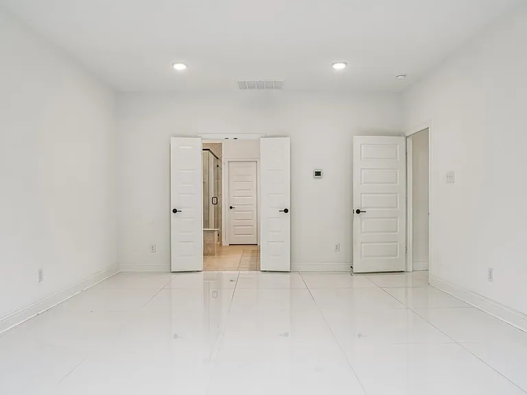 329 Magnolia St — Photo 4