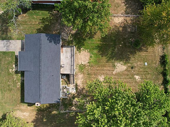5th image of 21 Airview Dr