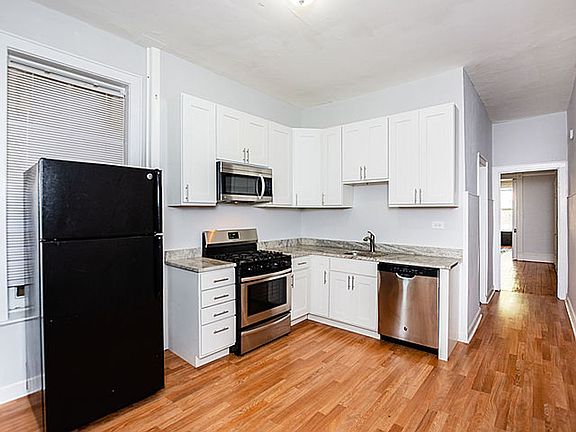 3rd image of 2109 N Kenmore Ave APT 1F
