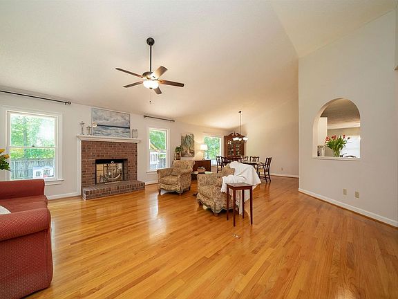 5th image of 316 Brentland Ct