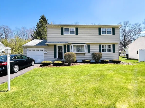 417 Elmhaven Dr, Vestal, NY 13850