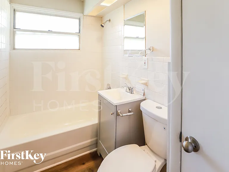 1103 NE Cowden Dr — Photo 8