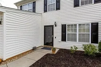 3 bed, 2.5 bath, 1784 sqft, $2,100 — Photo 3