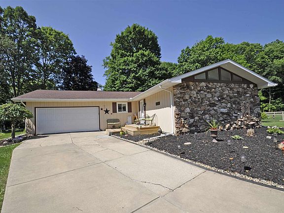 3rd image of 5739 Selwyn Ct