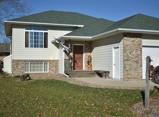 120 W River Oak Ct, Brandon, SD 57005