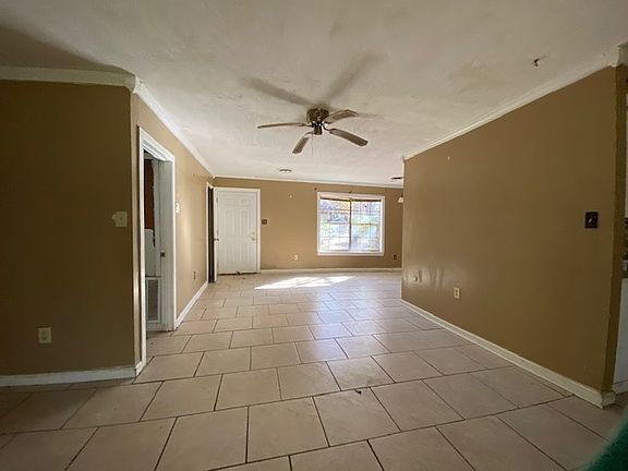 5th image of 952 Palm St