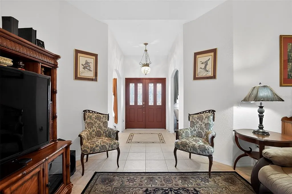 4 bed, 2.0 bath, 2245 sqft, $2,100 — Photo 4