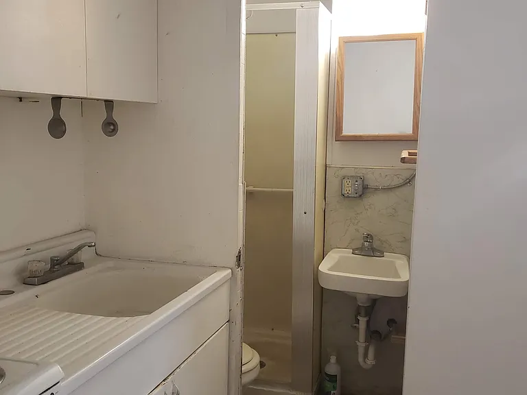 1128 Hess Ave #4 — Photo 3
