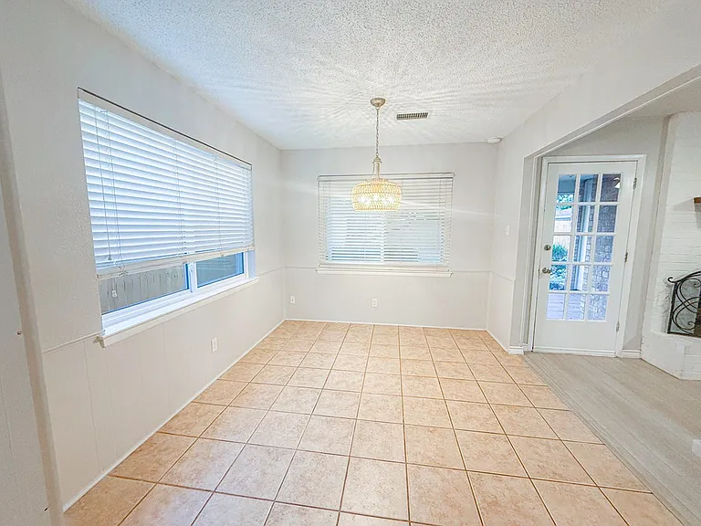 2605 Cambridge St — Photo 12