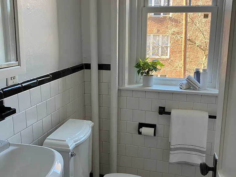72 Strathmore Rd #5B — Photo 6