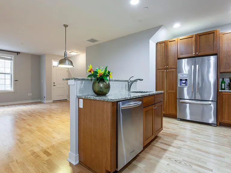 110 Brinley Ct — Photo 4