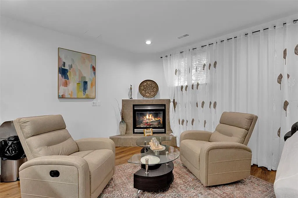 2 bed, $2,000 — Photo 4