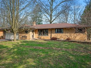 2441 Vezber Dr, Seven Hills, OH 44131