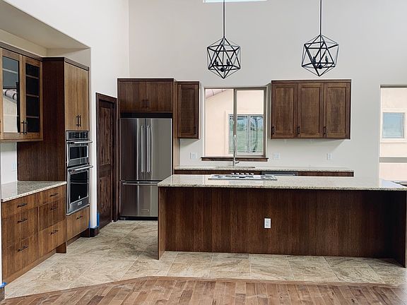 5th image of 214 Cottonwood Cir