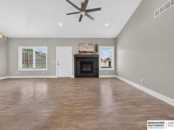 4th image of 2708 Viking Cir