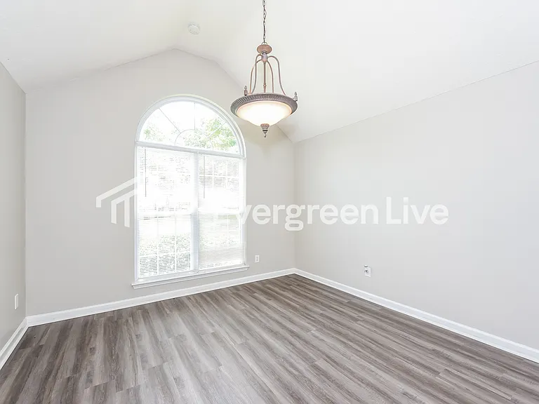 312 Red Barn Ct — Photo 4