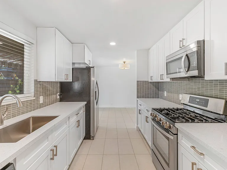 2895 E Cherry Blossom Ln — Photo 5