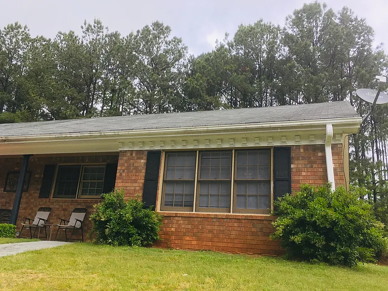 1780 Southgate Ln SE #B — Photo 3