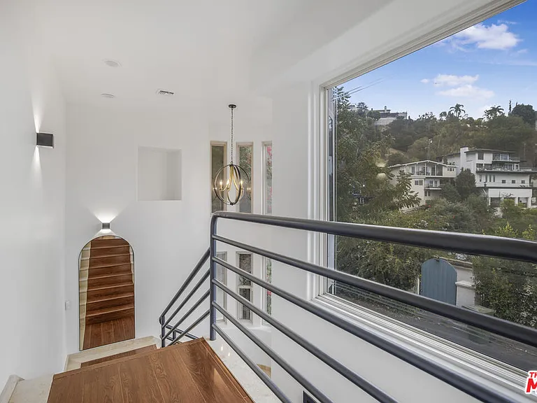 8507 Franklin Ave — Photo 19