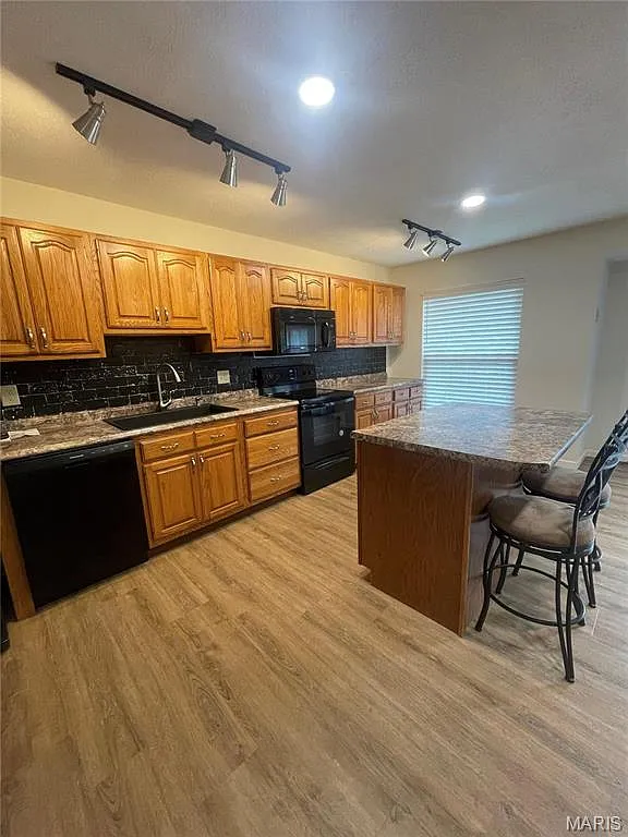 4 bed, 3.0 bath, 1390 sqft, $2,250 — Photo 2