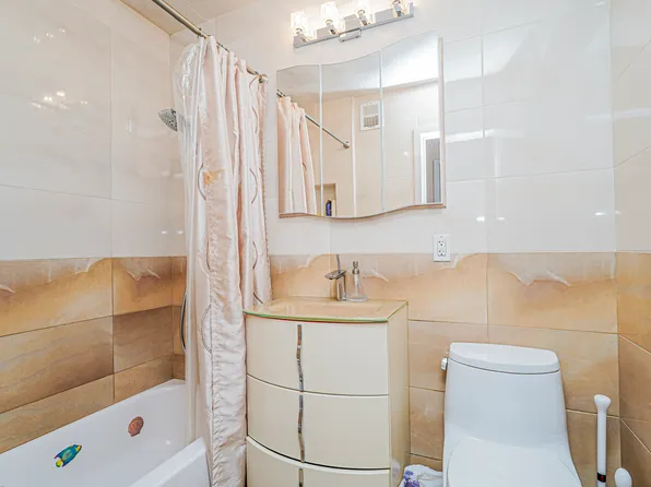 2546 East 13th Street image 12 of 29