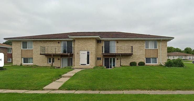 1st image of 900 W Meadows Dr #3