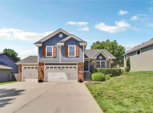 811 Coachman Dr, Pleasant Hill, MO 64080