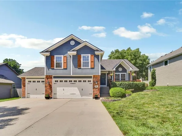 811 Coachman Dr, Pleasant Hill, MO 64080