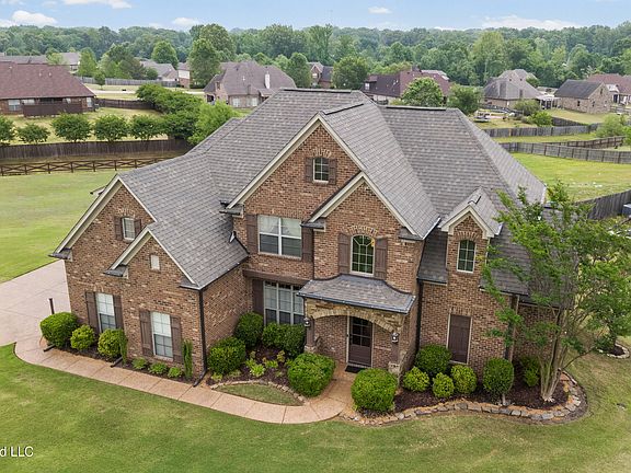 5th image of 8677 Shallow Creek Dr