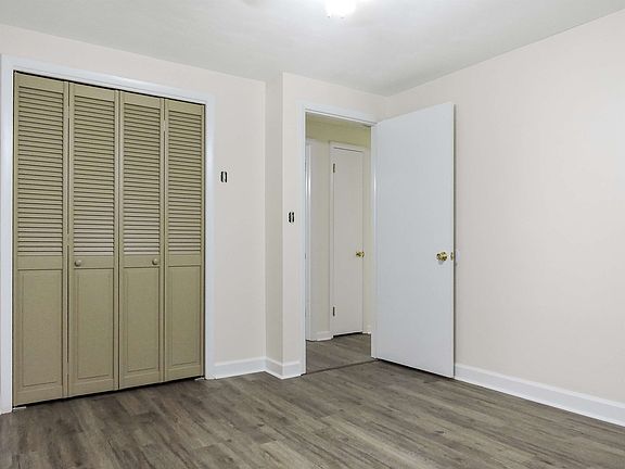 5th image of 113 Redstone Dr #B